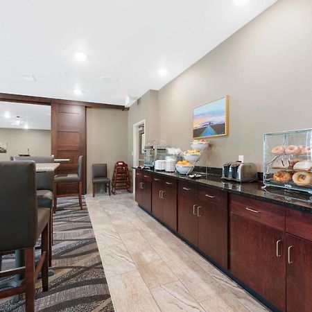 Cobblestone Hotel&Suites - Urbana Extérieur photo