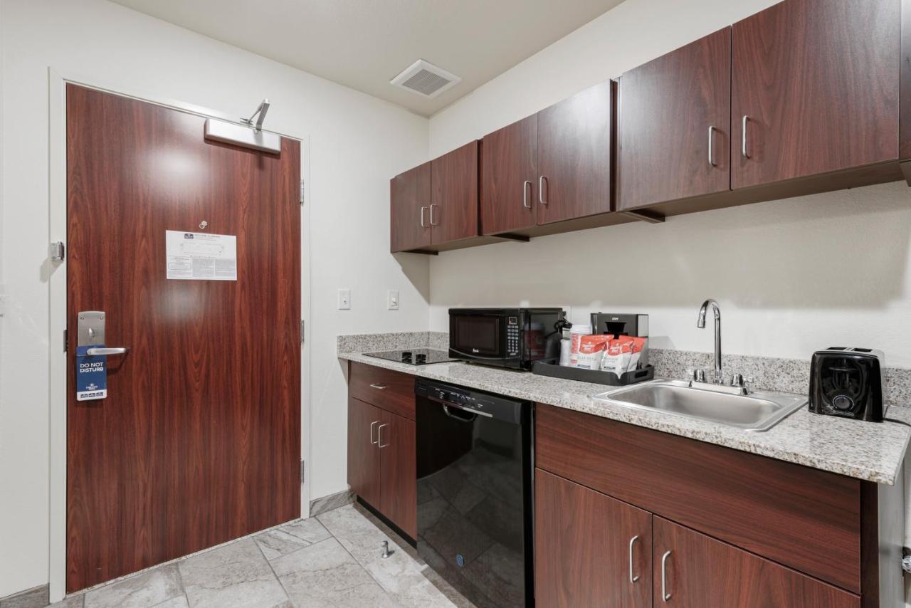 Cobblestone Hotel&Suites - Urbana Extérieur photo