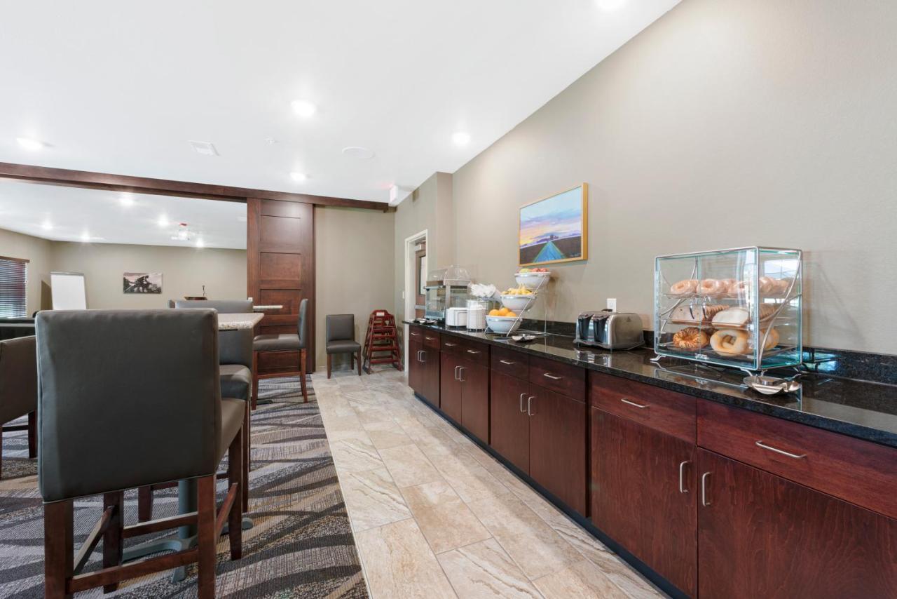 Cobblestone Hotel&Suites - Urbana Extérieur photo