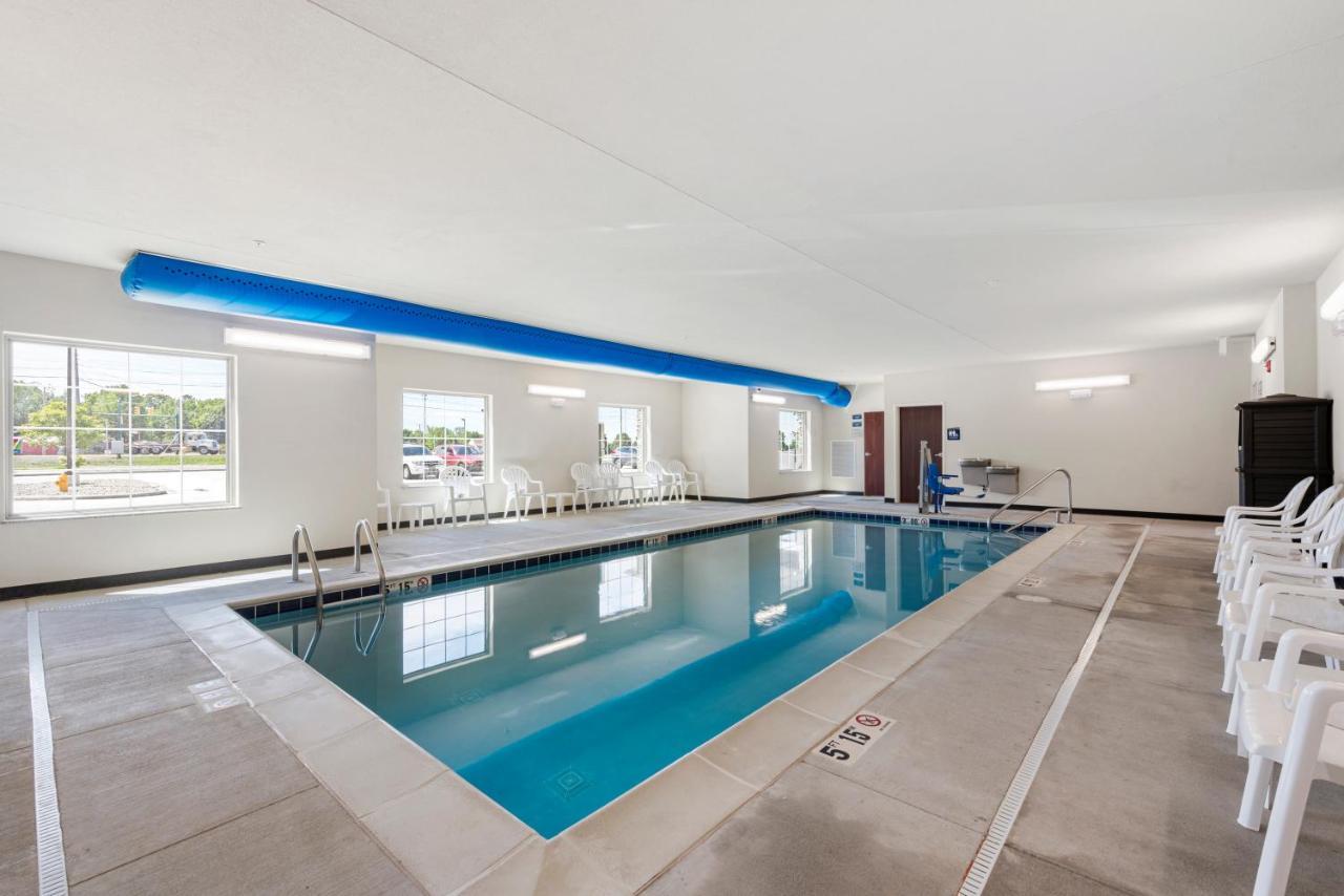Cobblestone Hotel&Suites - Urbana Extérieur photo